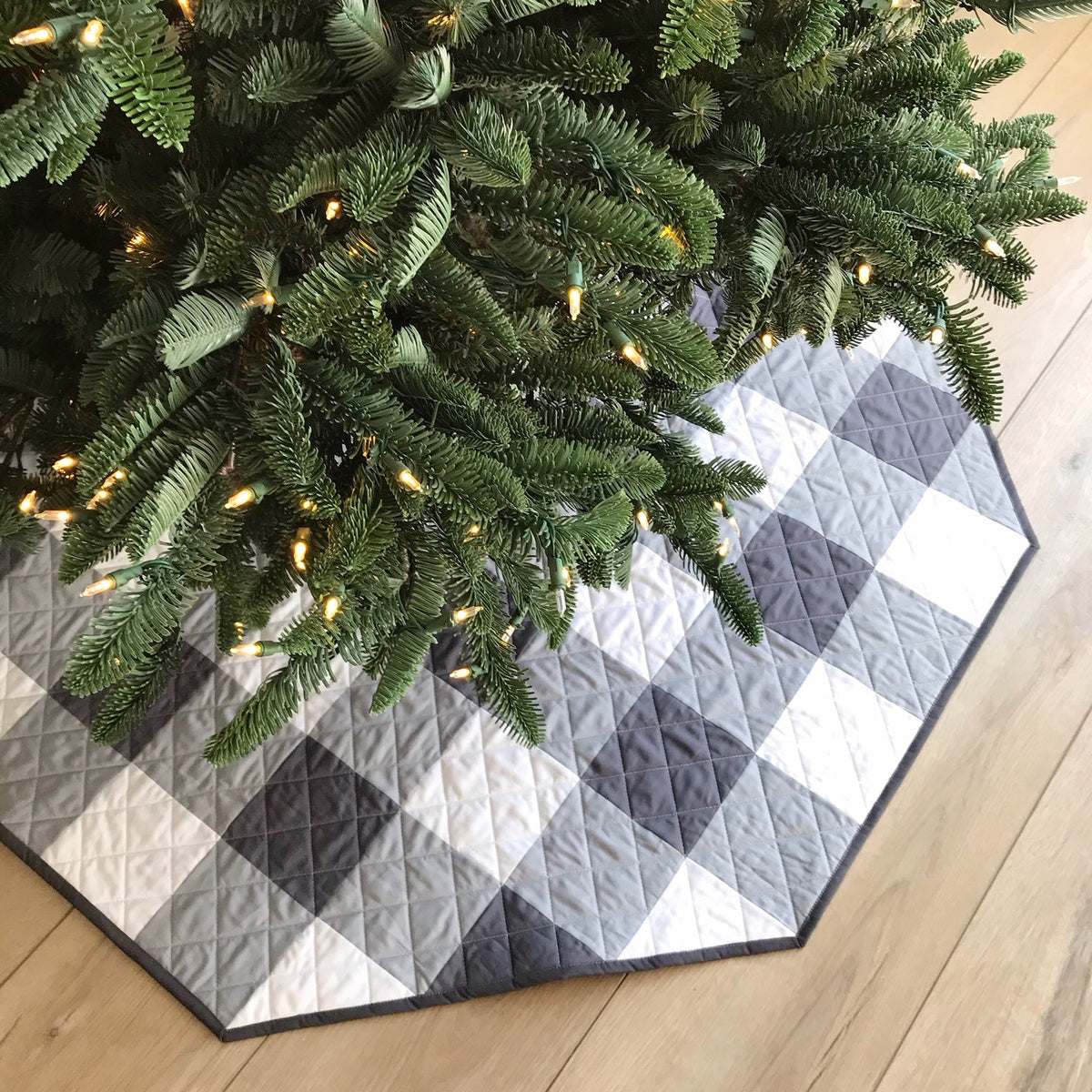 Gingham Tree Skirt Finished Quilt101