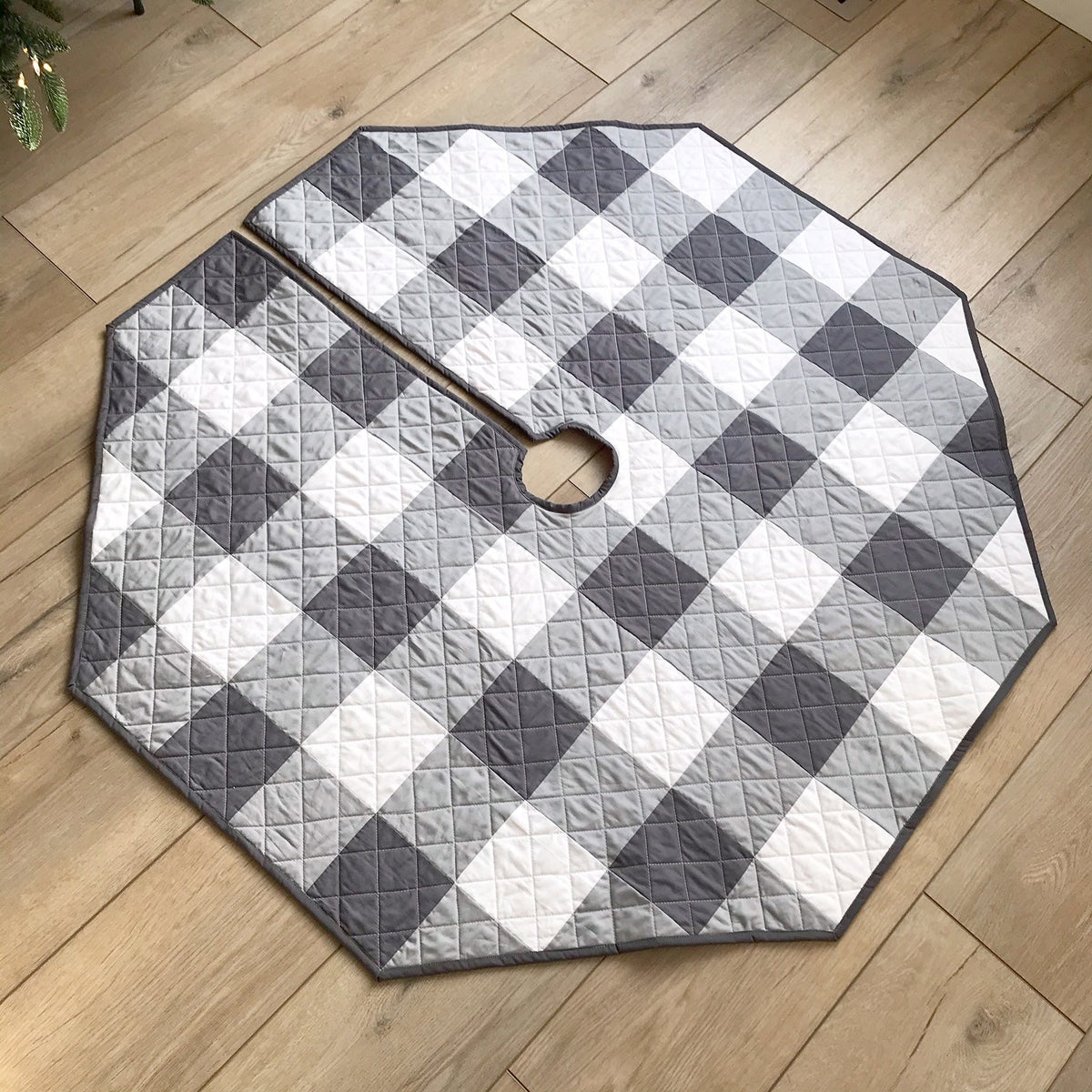 Gingham Tree Skirt Finished Quilt101